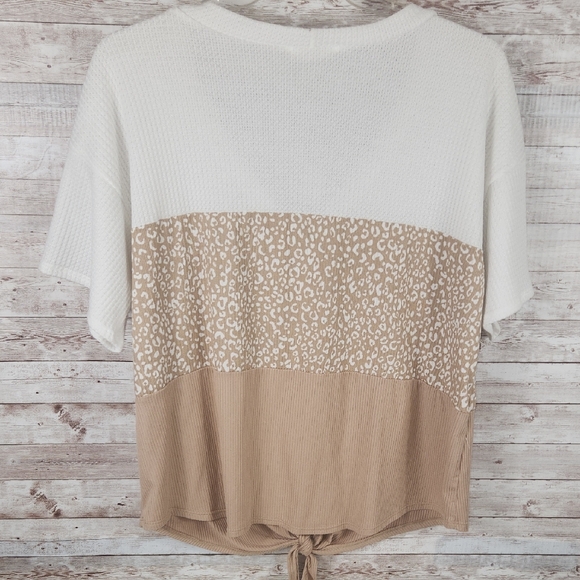 Women's White and Tan Button-Down Top - Picture 6 of 6